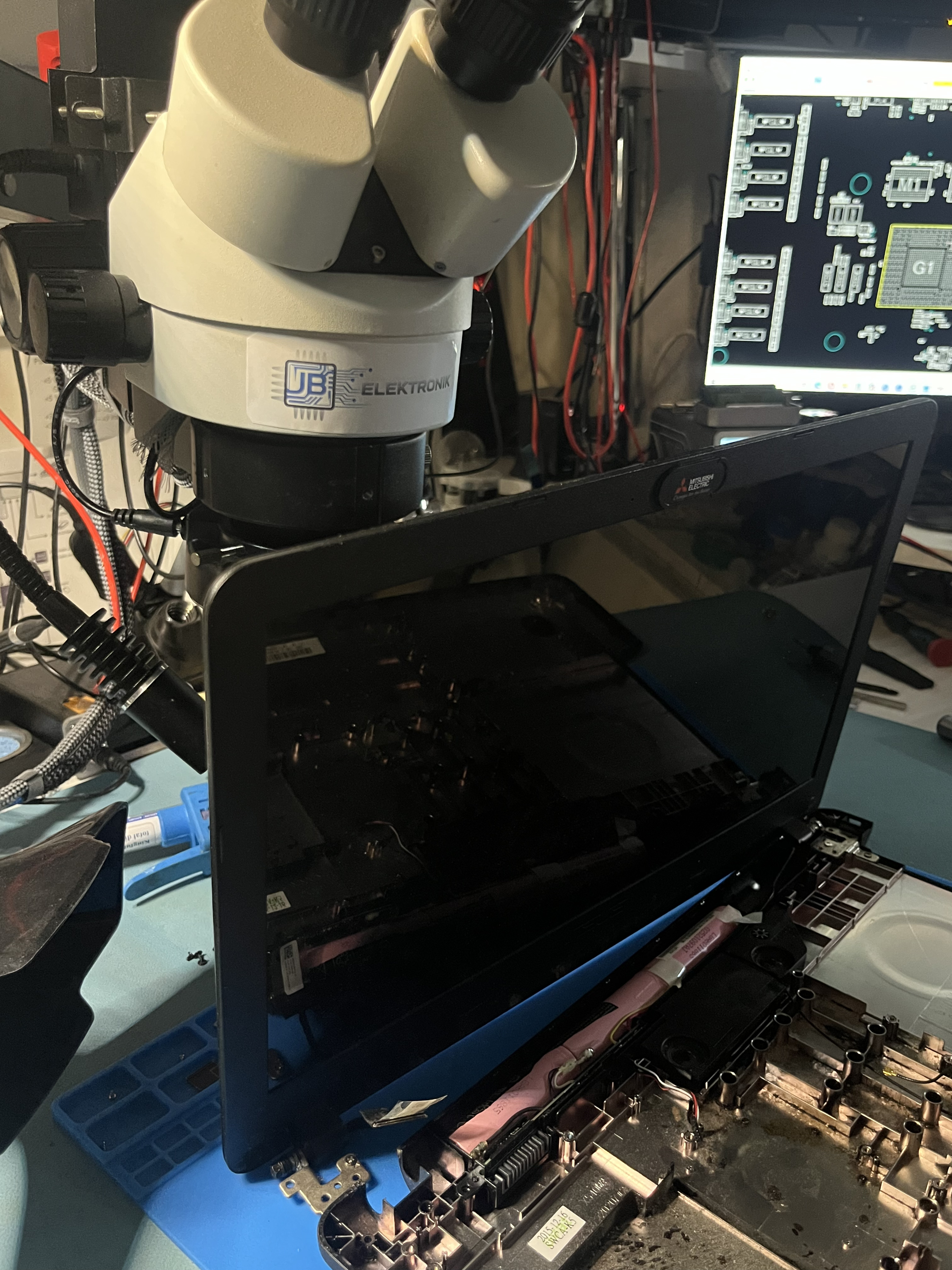 Lutowanie BGA układu graficznego laptopa stacją reflow
