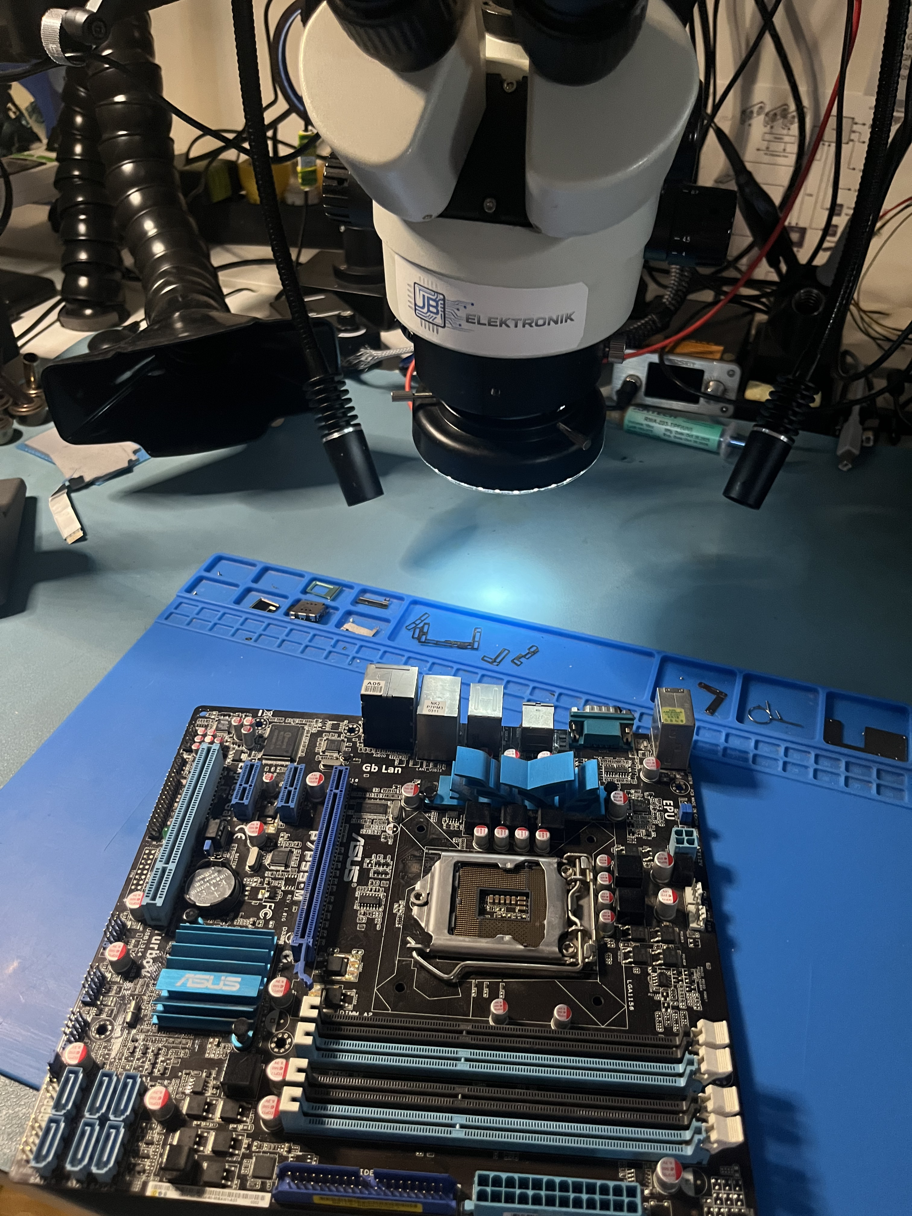 Montaż dysku SSD NVMe M.2 w laptopie — modernizacja z HDD na szybki SSD