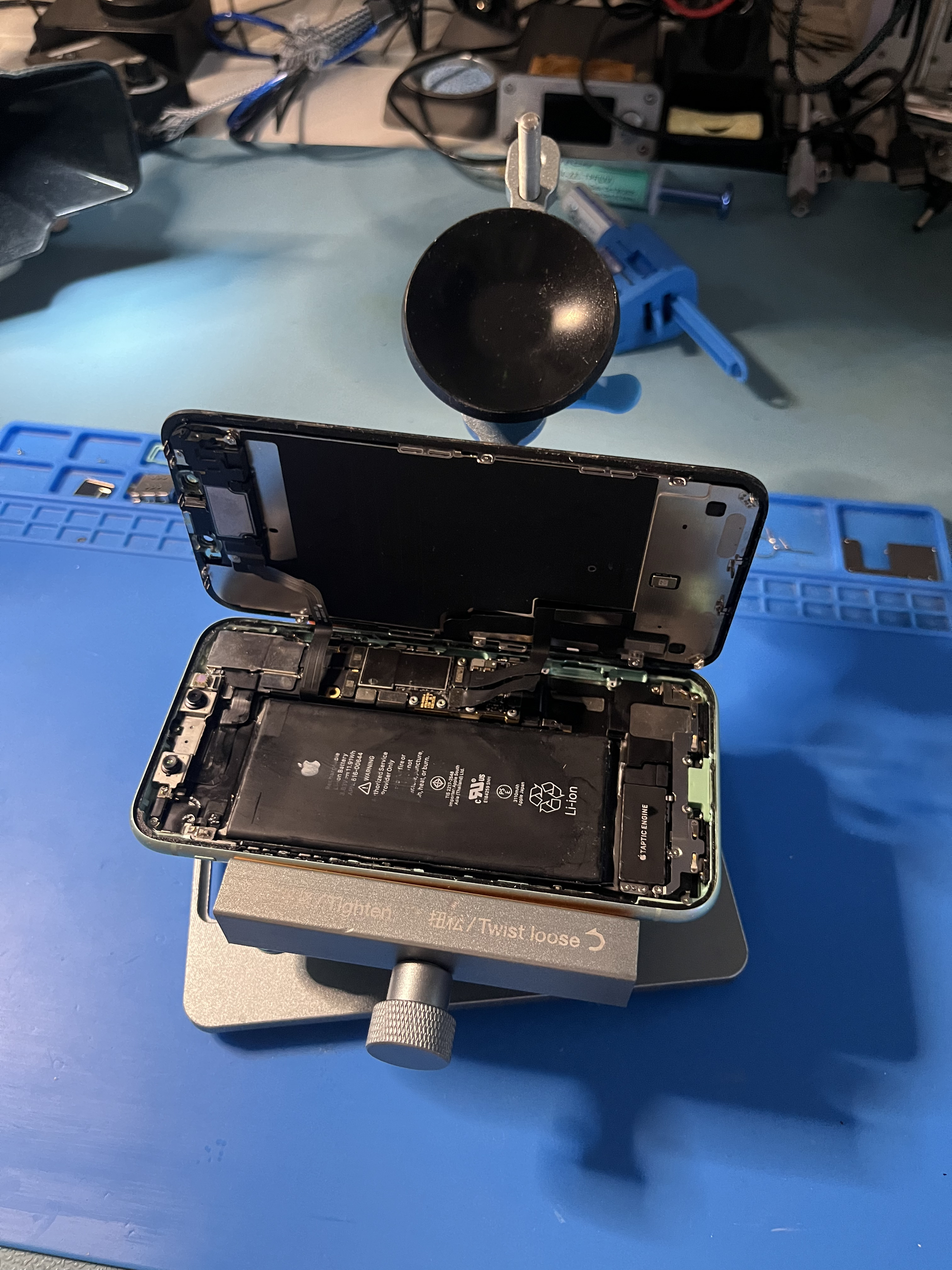 Wymiana pękniętego wyświetlacza OLED w smartfonie Samsung Galaxy